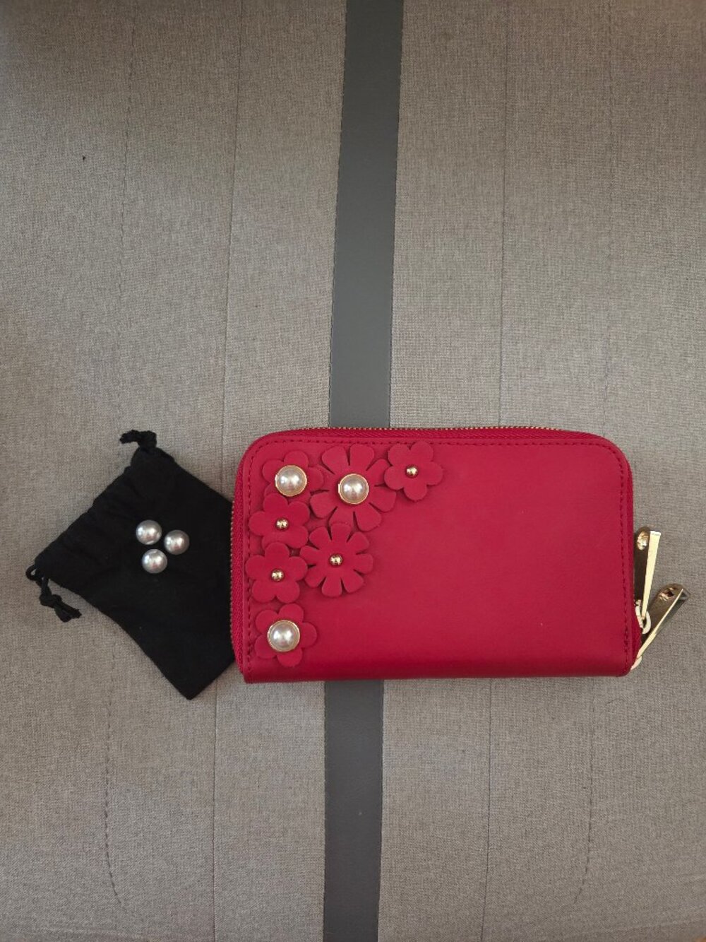 ZAC Zac Posen Eartha Indexer Wallet Floral Applique Red Leather Geranium Zip